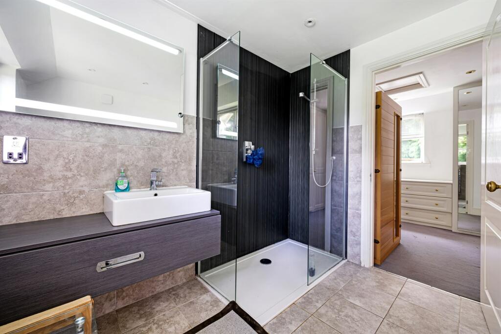 6 bedroom detached house for sale in Bollinway, Hale, Altrincham, WA15